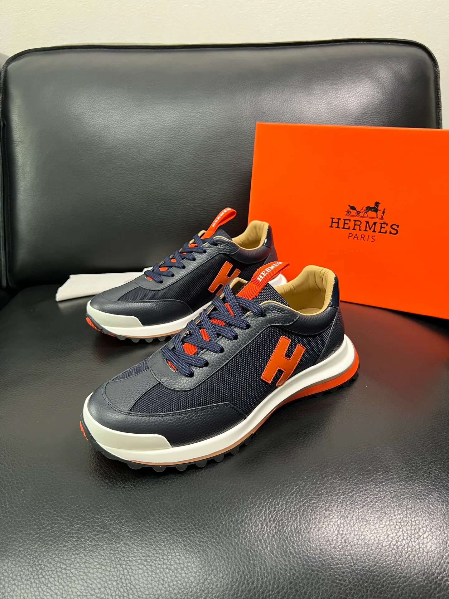 Men's shoes 💰800 Hermes top purchasing Hermes counters are on sale at the same time with original factory configuration, original cowhide imported from Italy and mesh fabric, high-quality splicing technology, fully imported water-dyed cowhide lining, soles: original soles specially provided by the original factory are super comfortable, the original factory follows the order and high quality, you can enter and exit the counter at will, you are welcome to compare and synchronize with the counter, code number 39-44 (customized 38 45) 85863